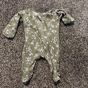 🌱🦢4 FOR $15!🦢🌱 Floral Green Baby pajamas